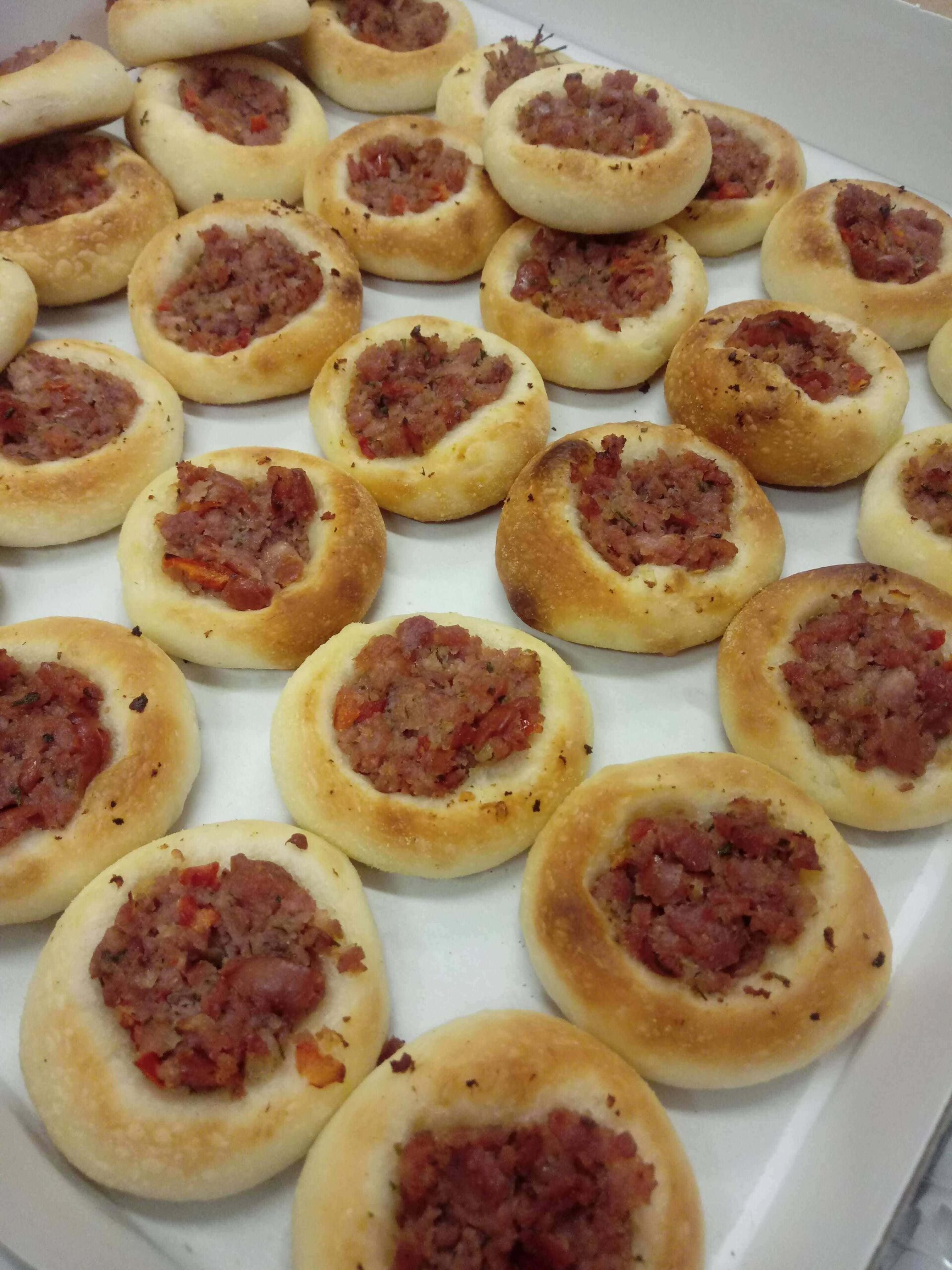 Esfirra aberta de Calabresa