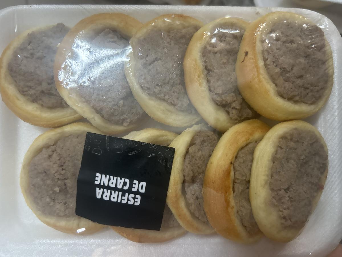 Esfirra aberta carne